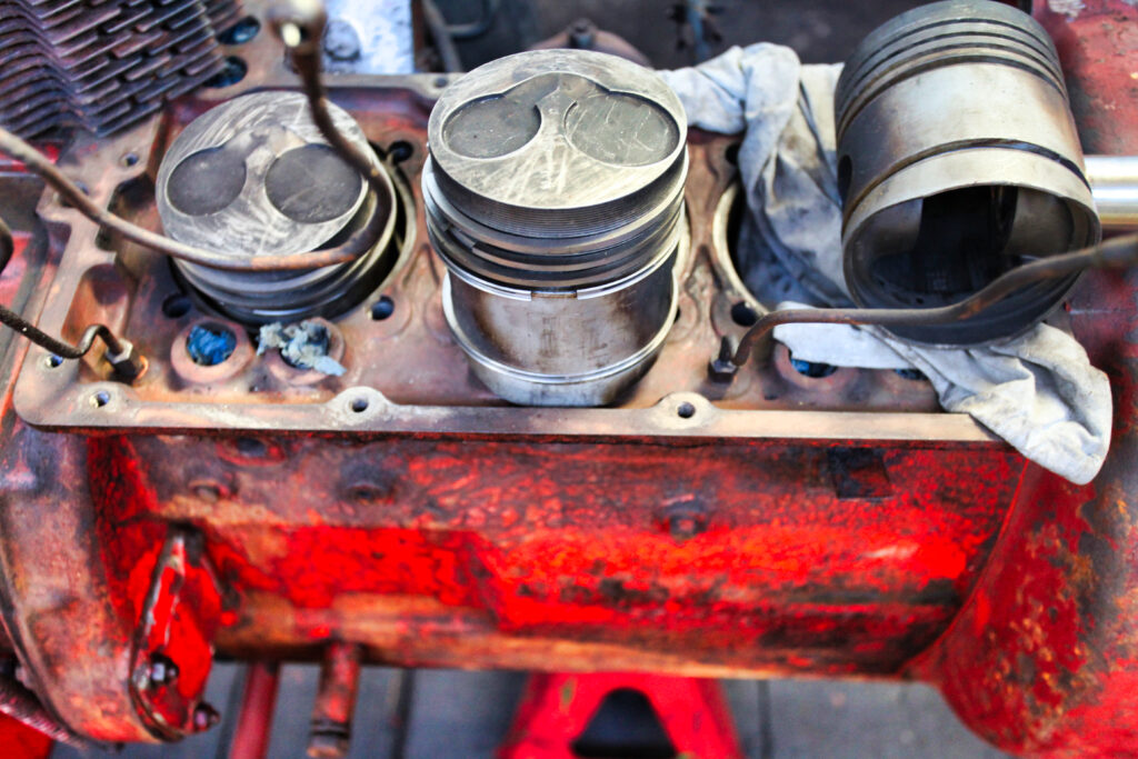 Motor offen Trecke Zylinder sichtbar